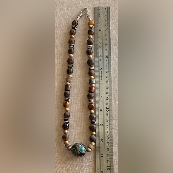 22 inch Wood bead Necklace NWOT - Picture 2 of 9